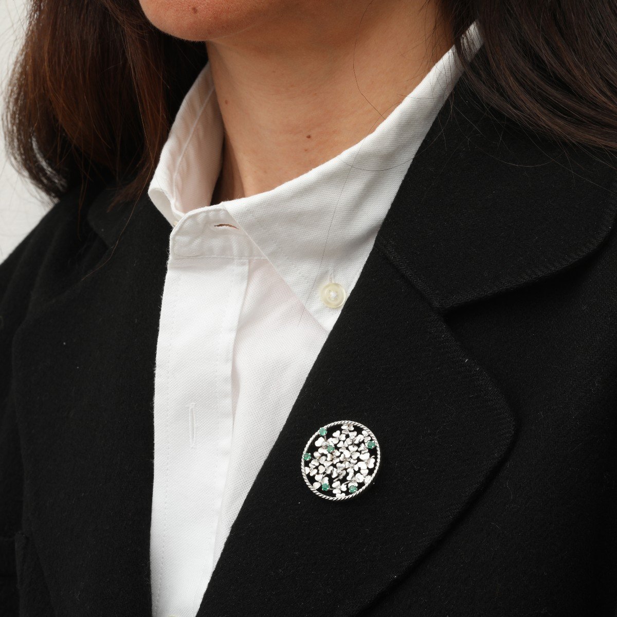 2552– Brooch White Gold Emeralds Diamonds Years 60-photo-3
