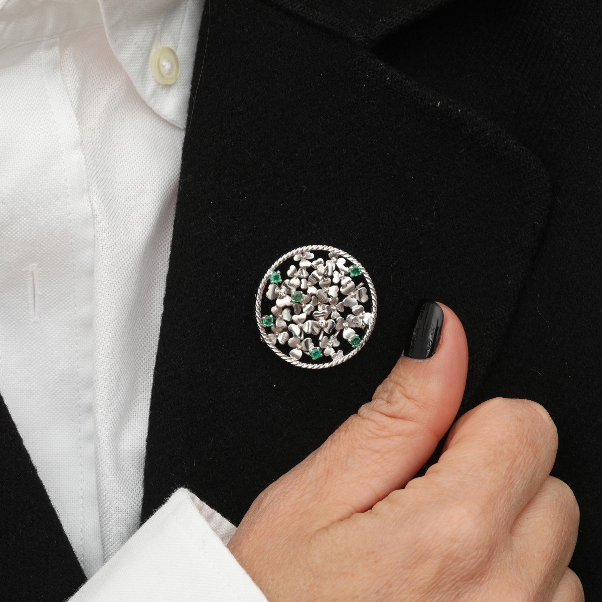 2552– Brooch White Gold Emeralds Diamonds Years 60-photo-4