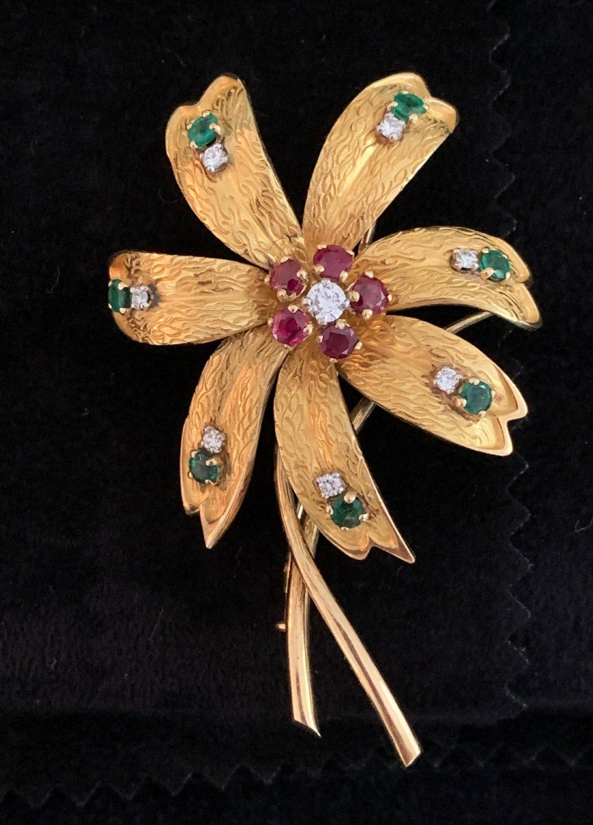 3144– Yellow Gold Emerald Ruby Diamond Flower Brooch (signed Régner)