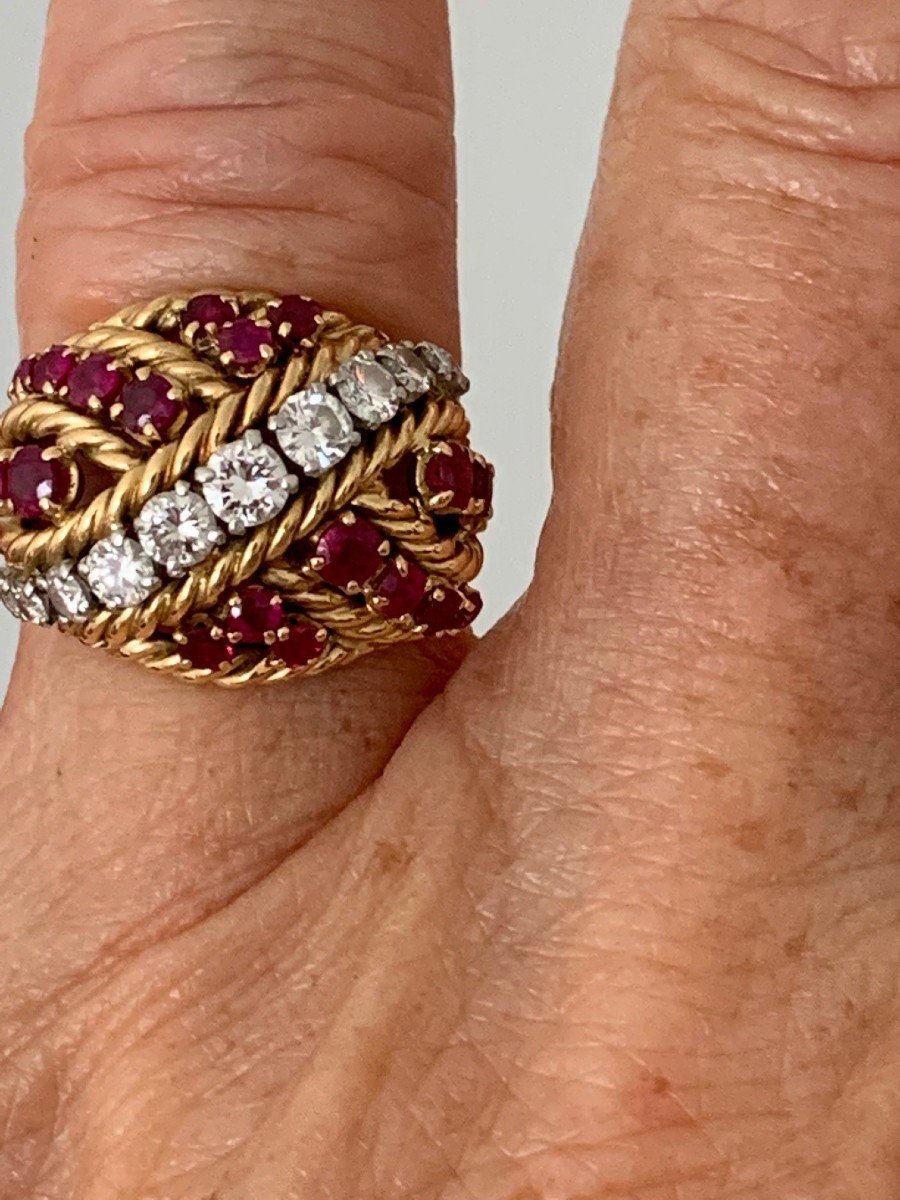 2361– Bague Or Jaune Torsadé Diamants Rubis Années 60-70-photo-3