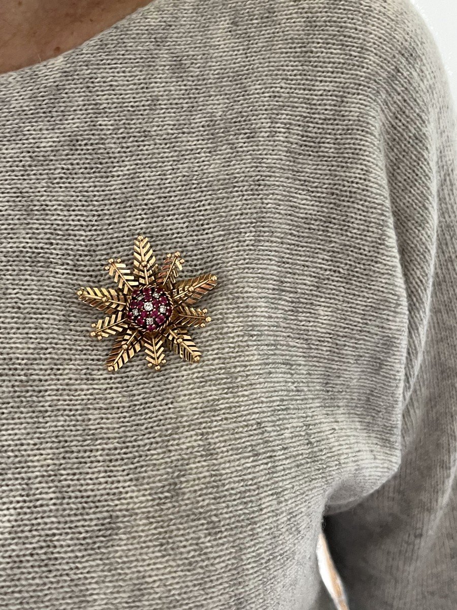 4005– Ruby And Diamond Yellow Gold Star Brooch-photo-3