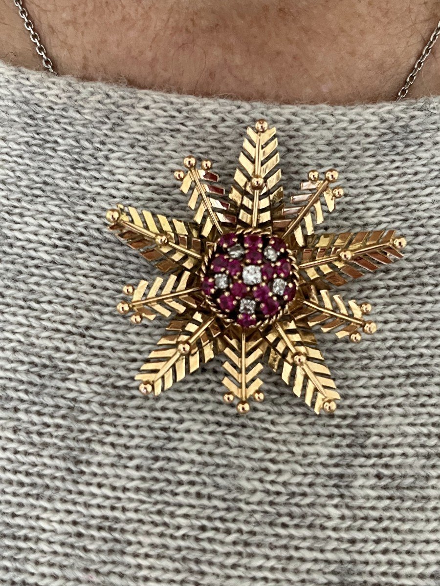 4005– Ruby And Diamond Yellow Gold Star Brooch-photo-1