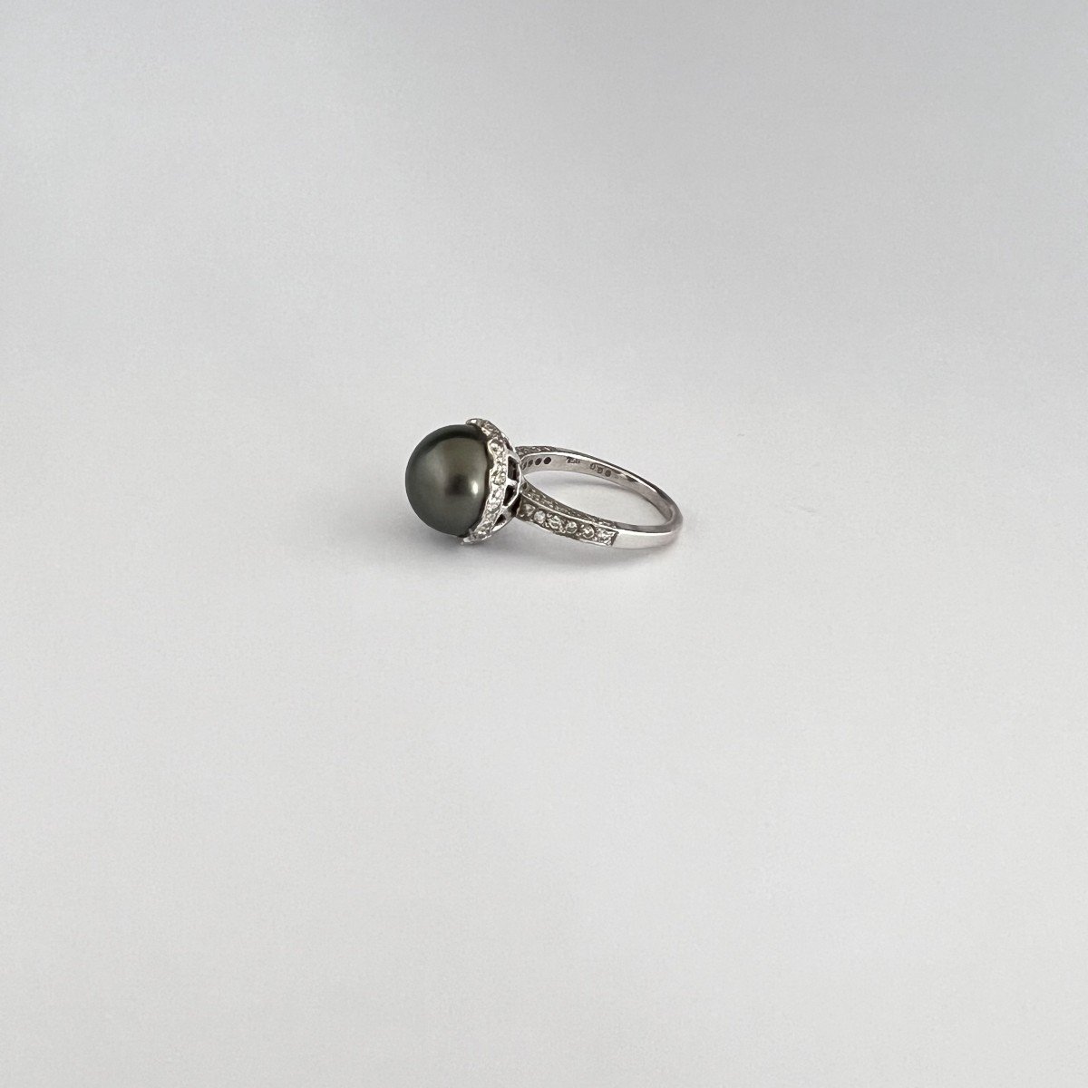 3933– White Gold Tahitian Pearl Diamond Ring-photo-2