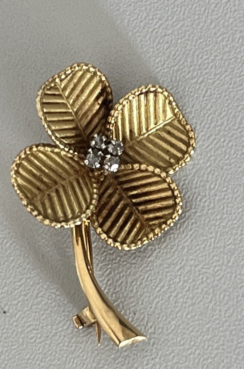 3959– Broche Trèfle Or Jaune Diamants