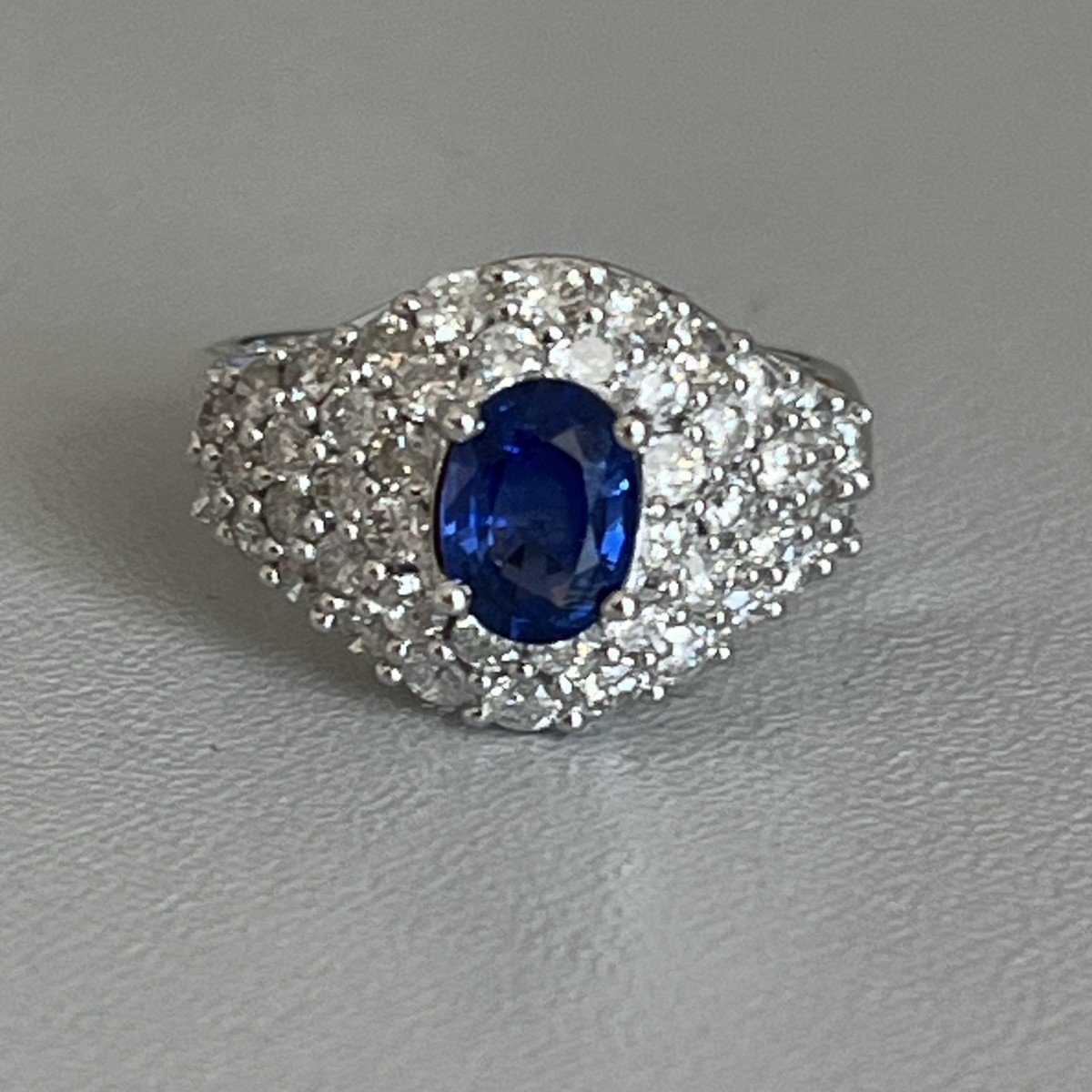 4335– White Gold Sapphire Diamond Ring
