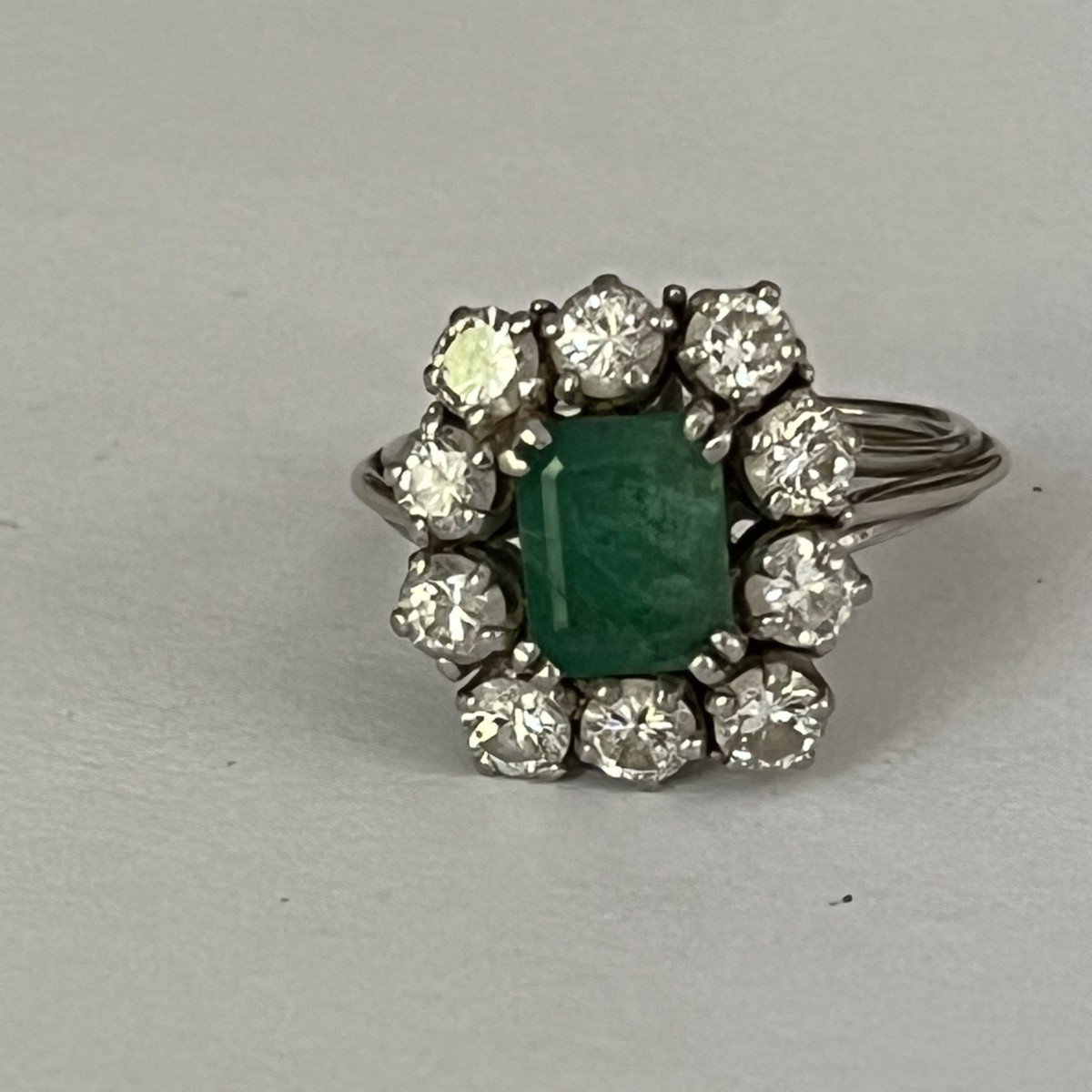 4453– White Gold Platinum Emerald Diamond Ring