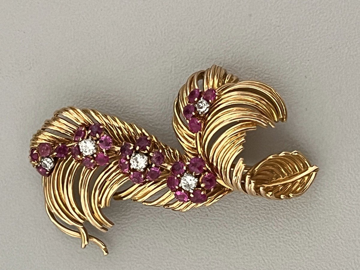 3972- Vintage Brooch Yellow Gold Diamonds Pink Sapphires-photo-4