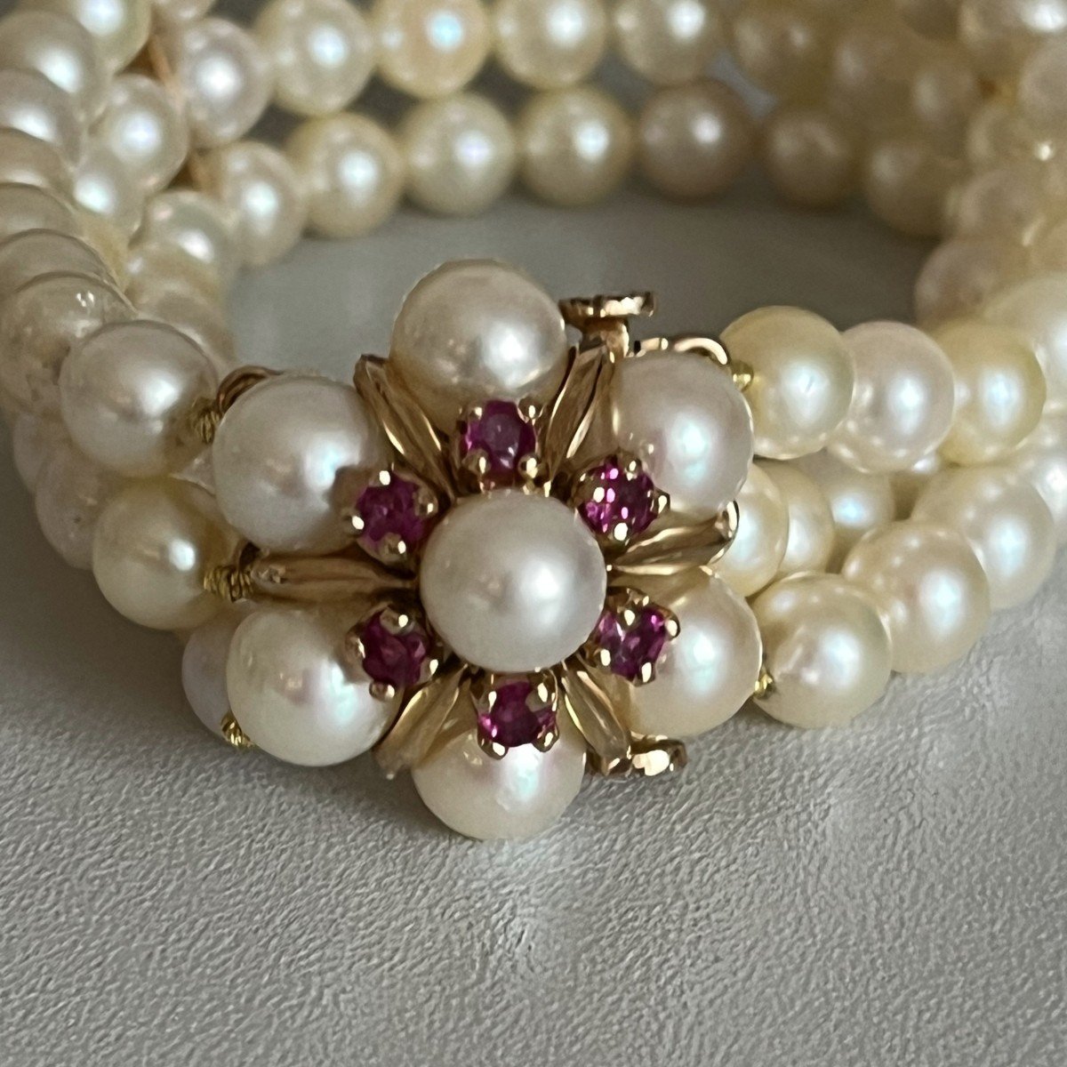 4095- Bracelet 3 Rangs De Perles Fermoir Perles Et Rubis Synthétiques