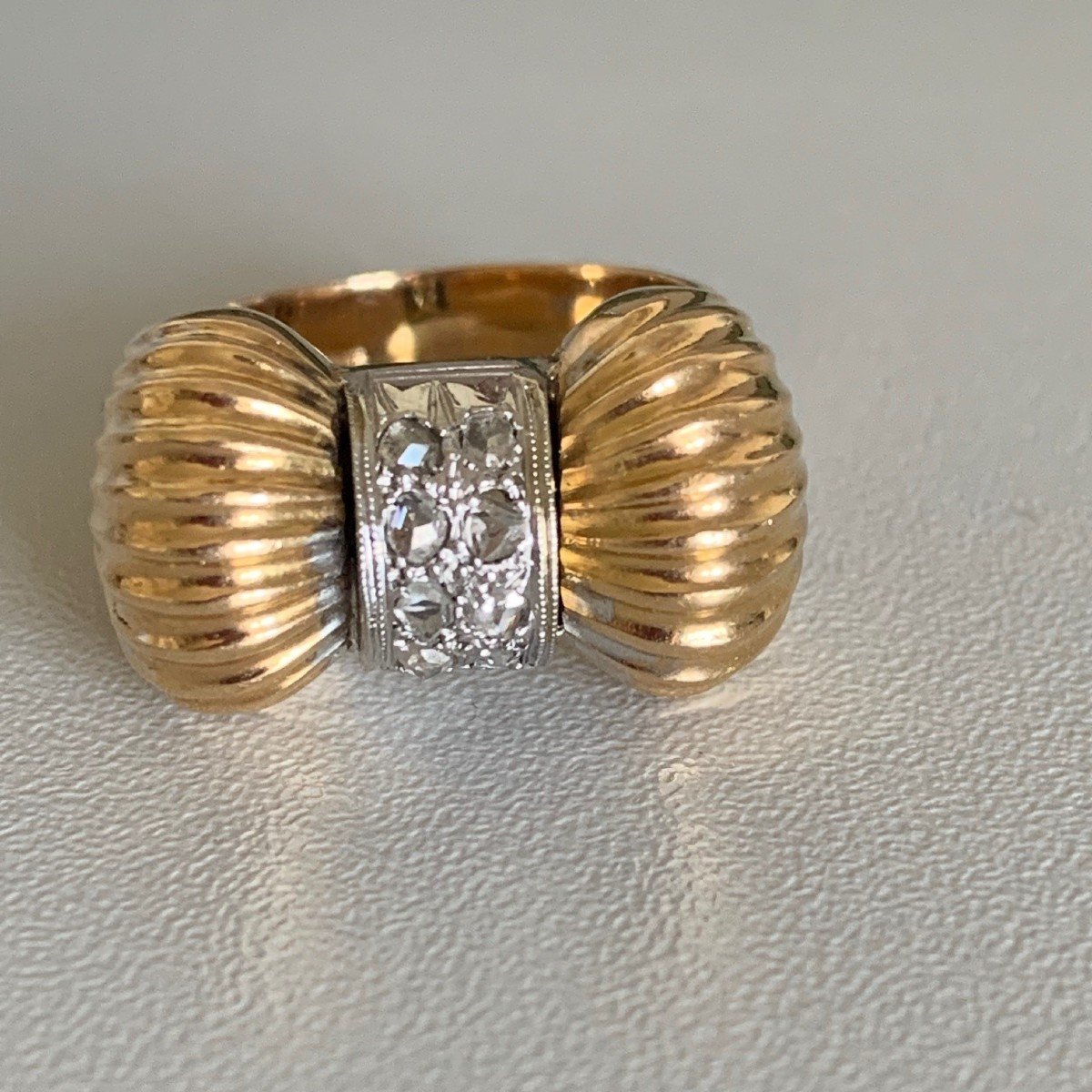 3054- Bague Or Jaune Godronné Diamants