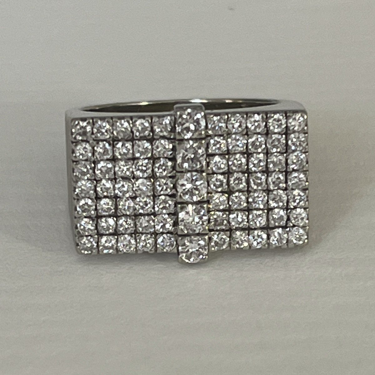 4861- Bague Chevalière Or Gris Diamants