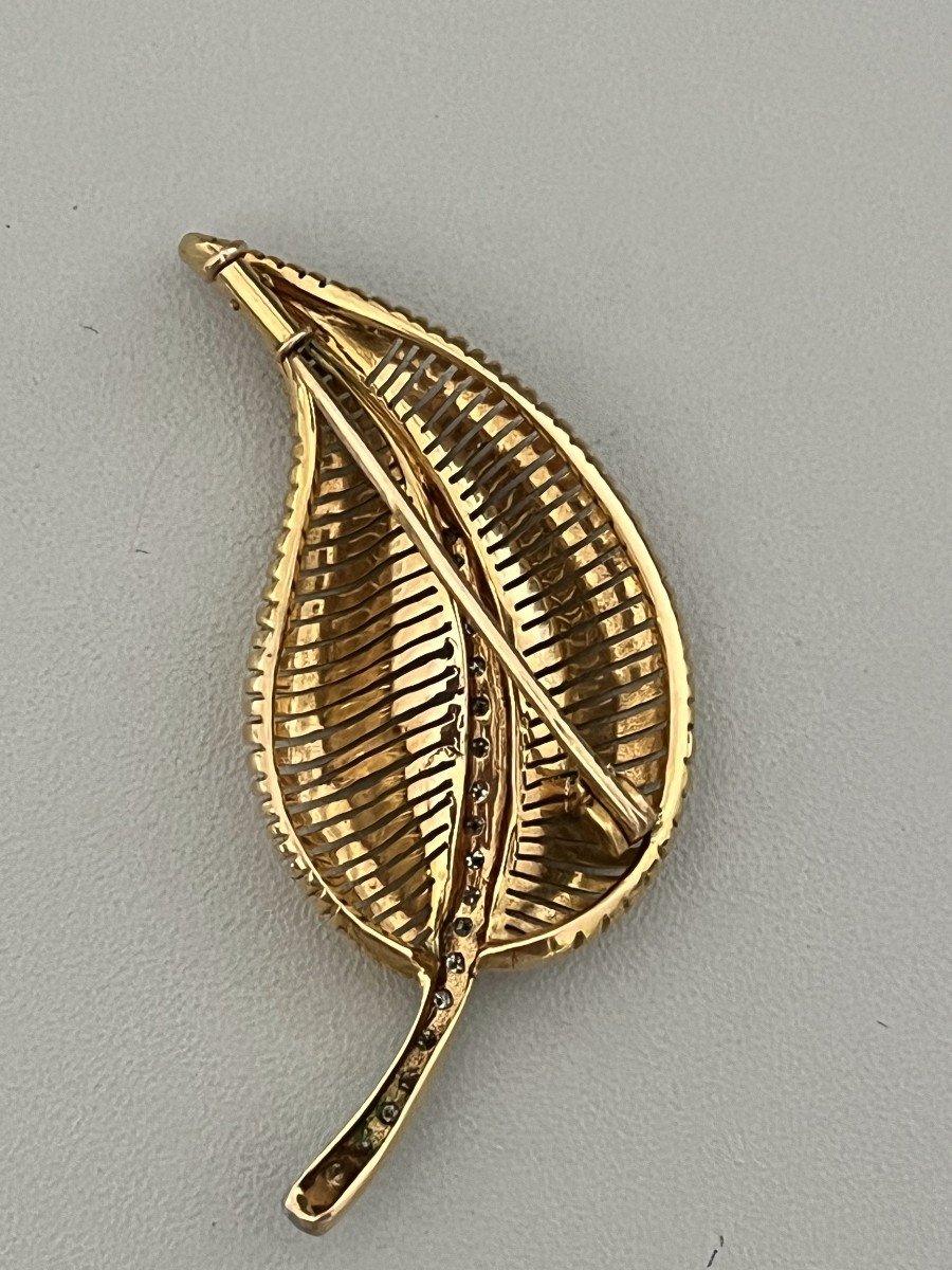 4875- Yellow Gold Diamond Leaf Brooch-photo-2