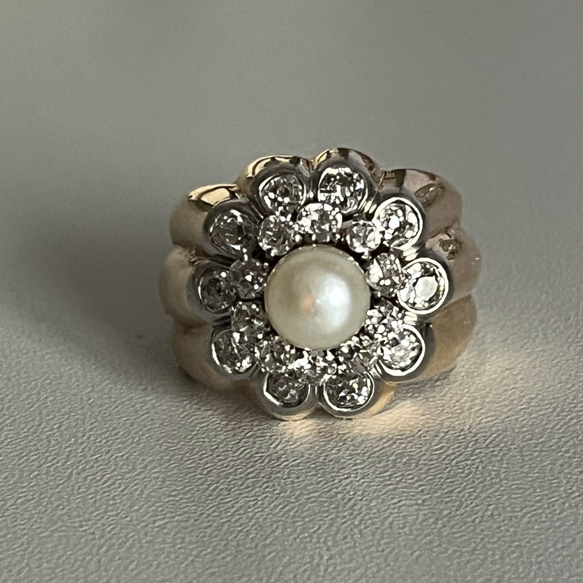 5082- Godronné Pearl Diamond Gold Ring