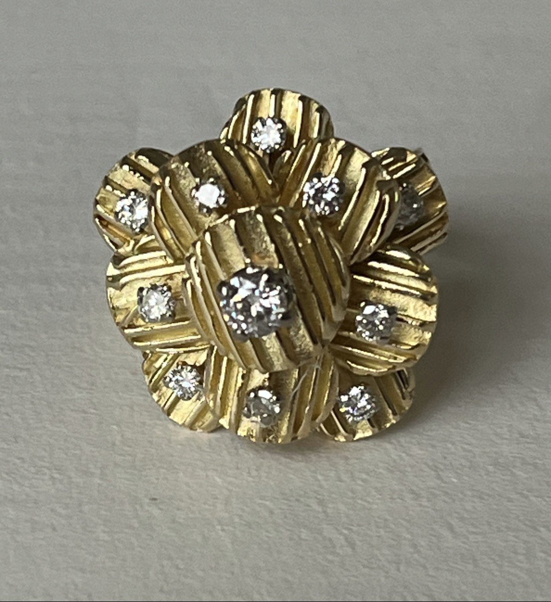 5084- Bague Fleur Or Jaune Strié Diamants 0,70 Ct