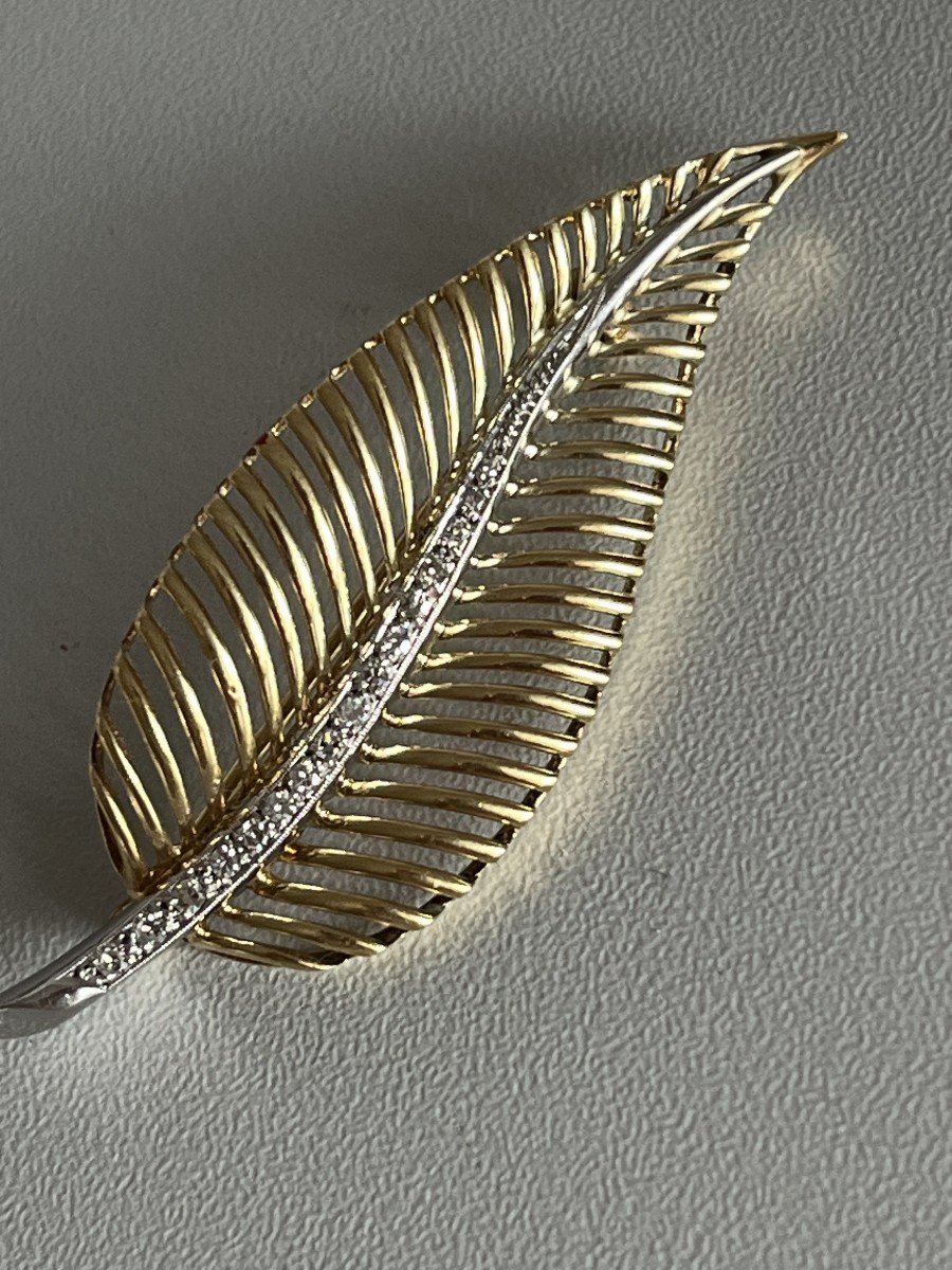 5324- Yellow Gold And Gray Diamonds Feather Brooch-photo-3