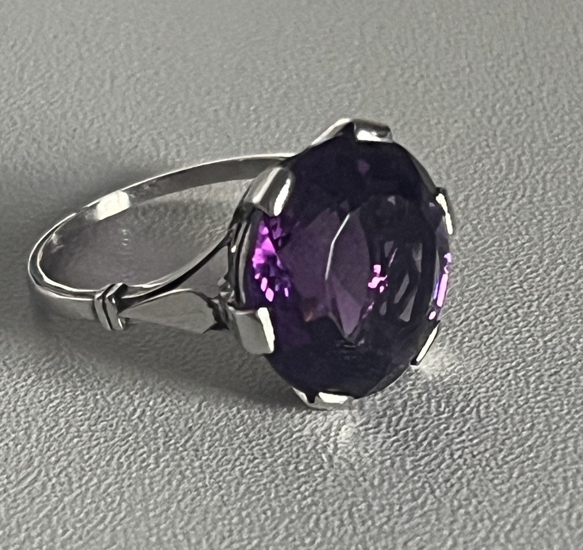 5362- Old White Gold Amethyst Ring-photo-4