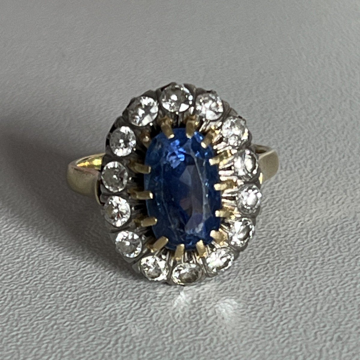 5386- 3.26 Ct Unheated Sri Lanka Sapphire And Diamonds Yellow Gold Ring