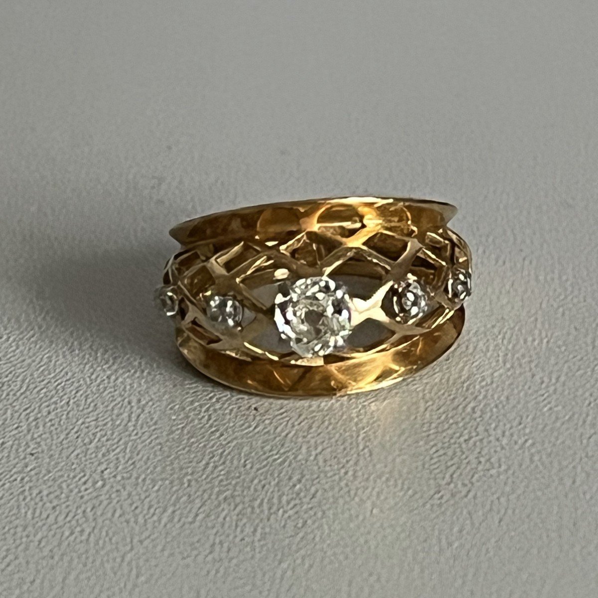 5193- Bague Or Jaune Ajouré Diamants (0,60 Ct Au Centre)