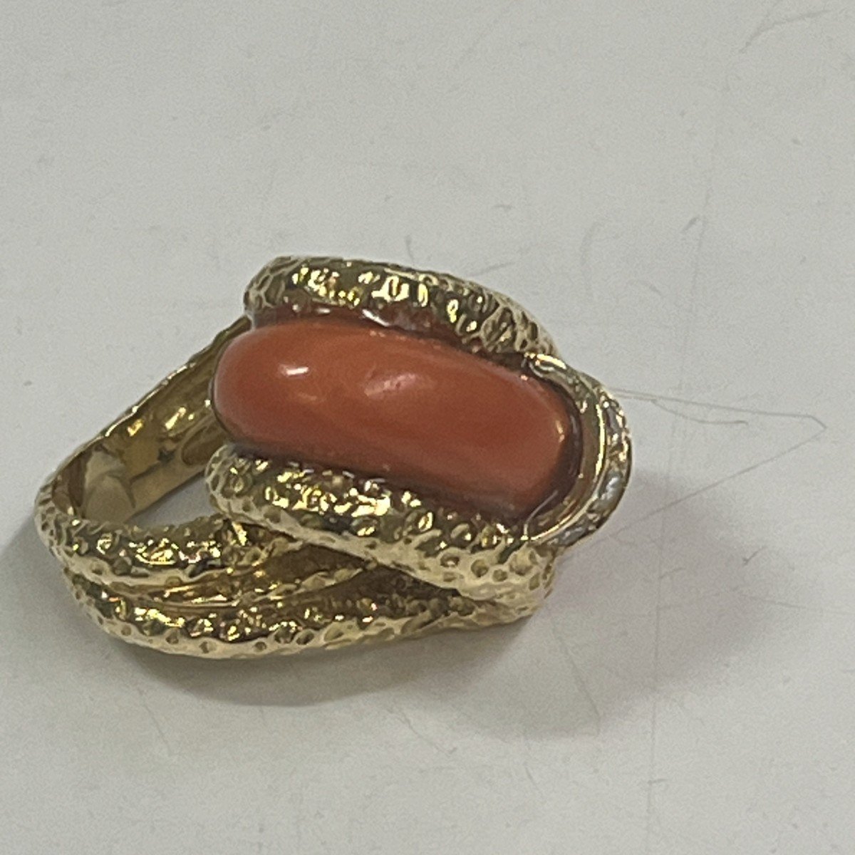 5792- Bague Or Jaune Martelé Corail Diamants
