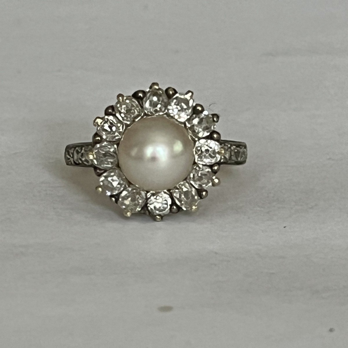 4493- Bague Or Jaune Perle Diamants