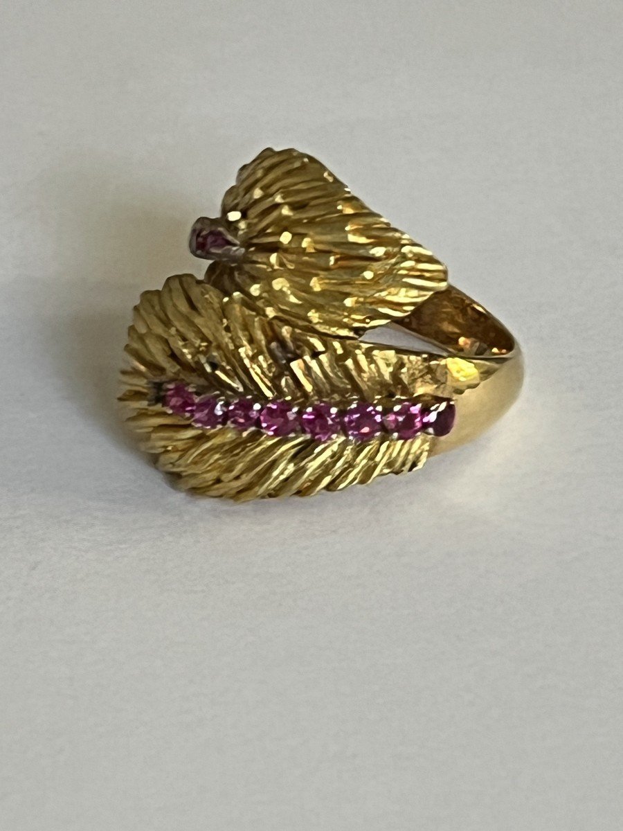 5816- Bague Or Jaune Ciselé Rubis Saphirs Roses-photo-3