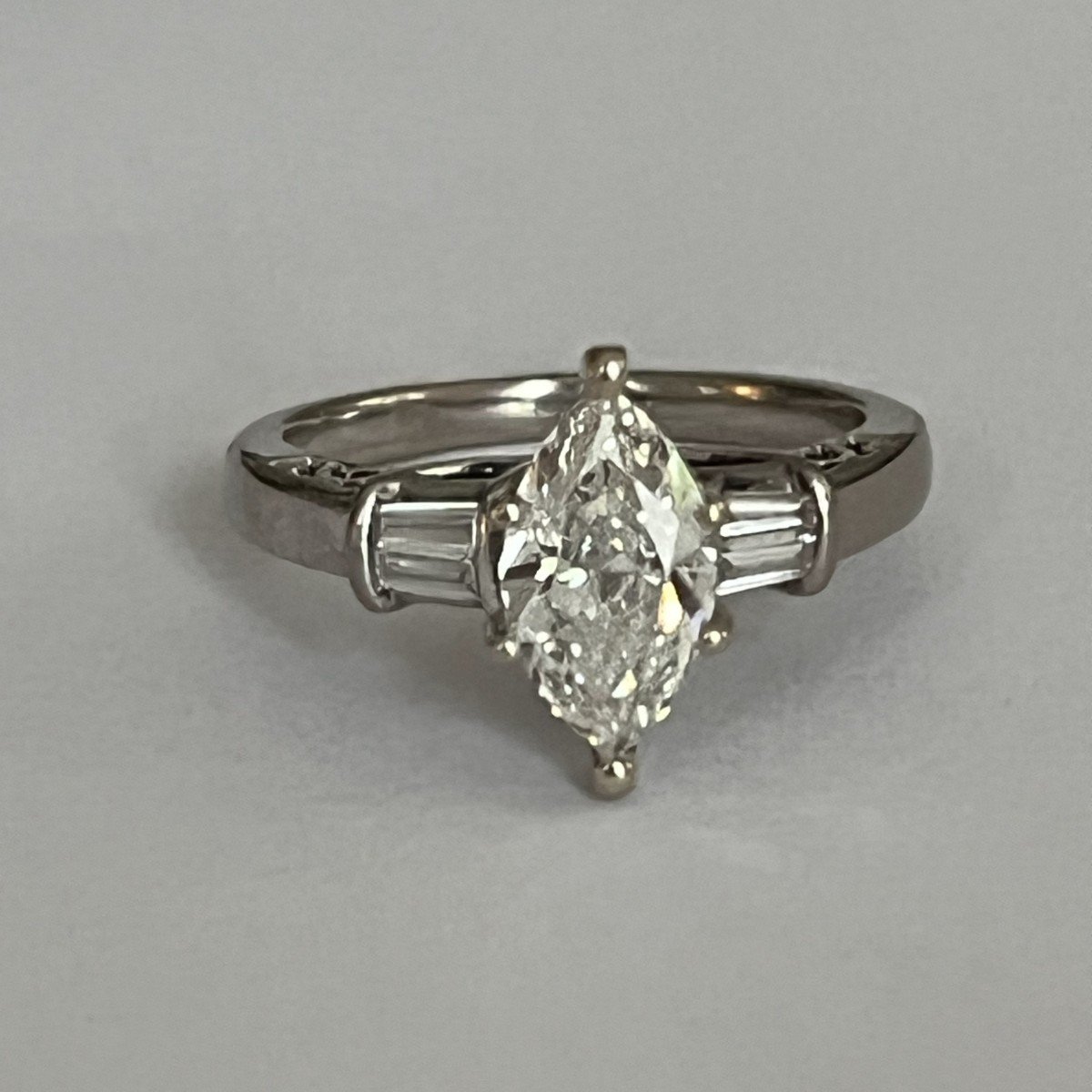 5469- White Gold Ring With Marquise Diamond 1.00 Ct And Baguette Diamonds