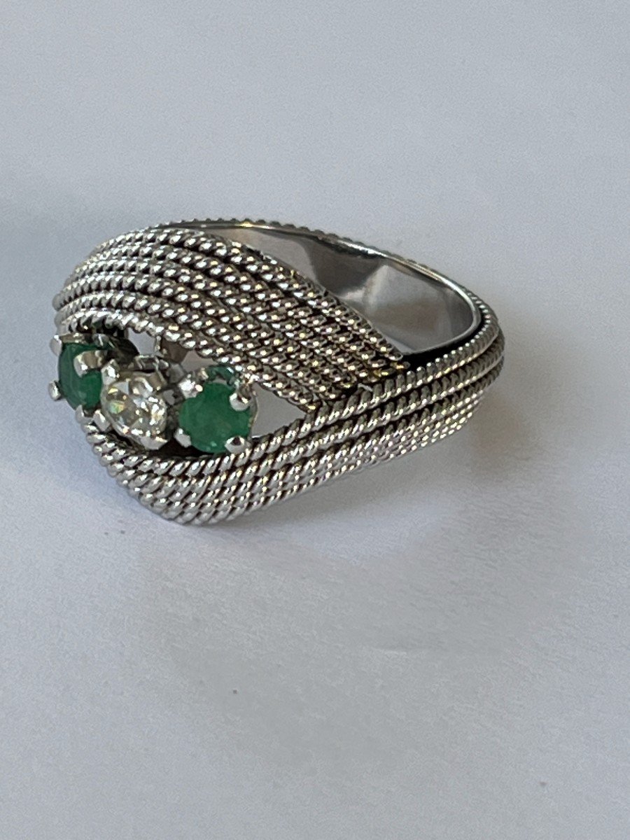 5796- Twisted Yellow Gold Wire Ring With Diamonds And Emeralds-photo-4