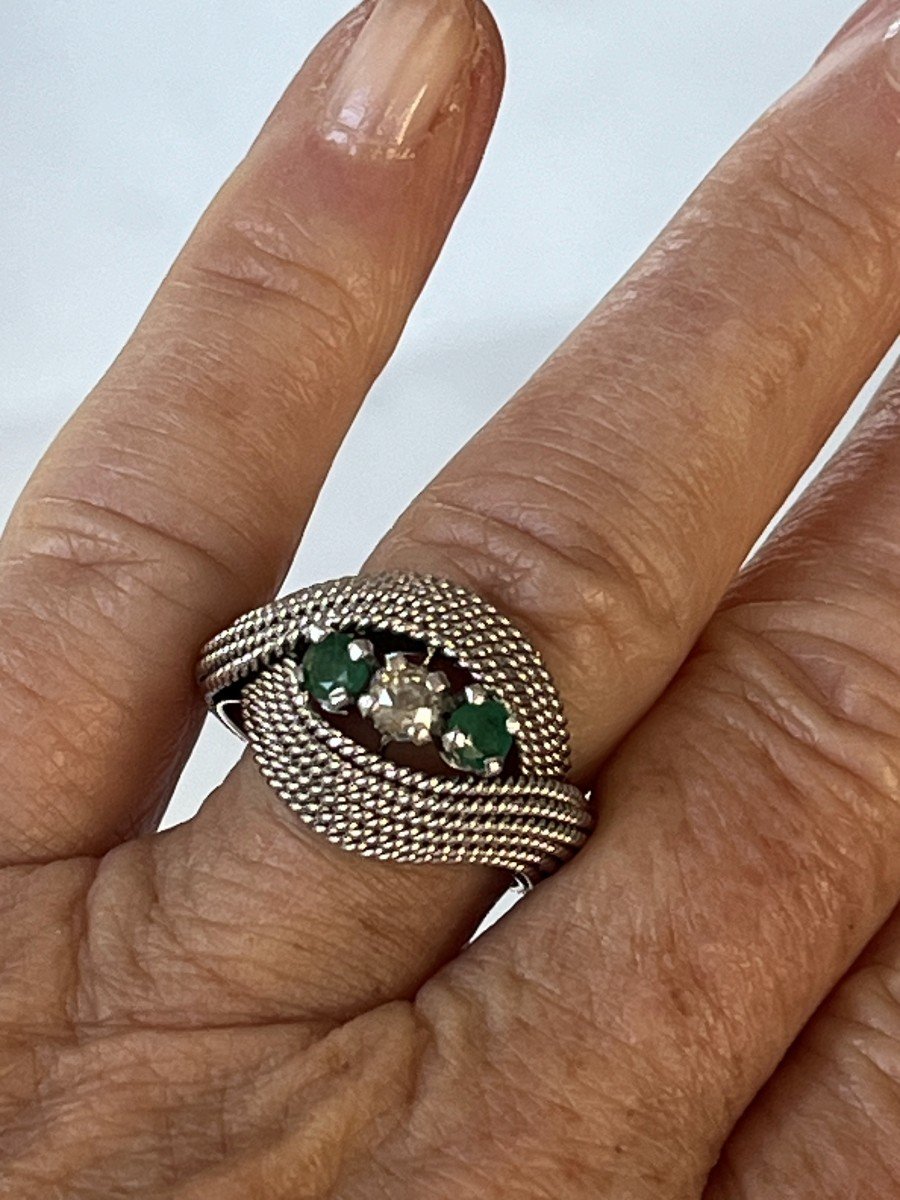 5796- Twisted Yellow Gold Wire Ring With Diamonds And Emeralds-photo-1
