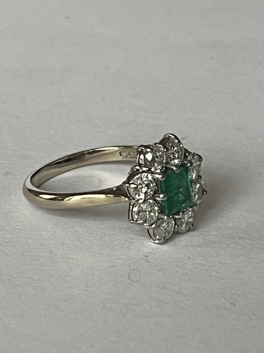6303- Marguerite Ring White Gold Emerald Diamonds-photo-3