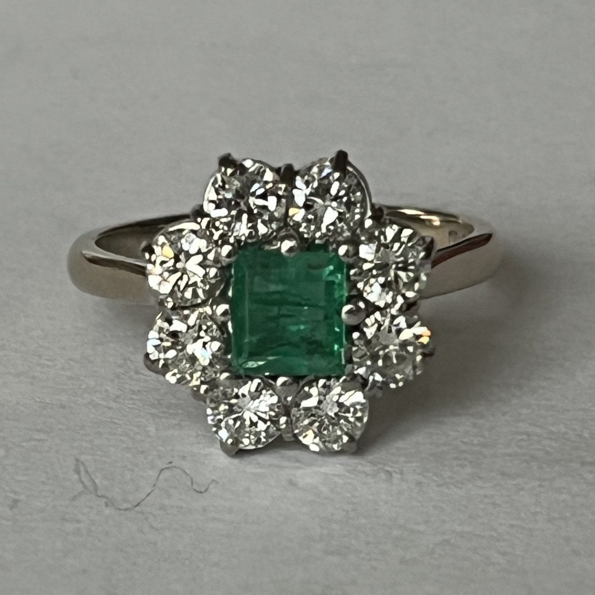 6303- Marguerite Ring White Gold Emerald Diamonds