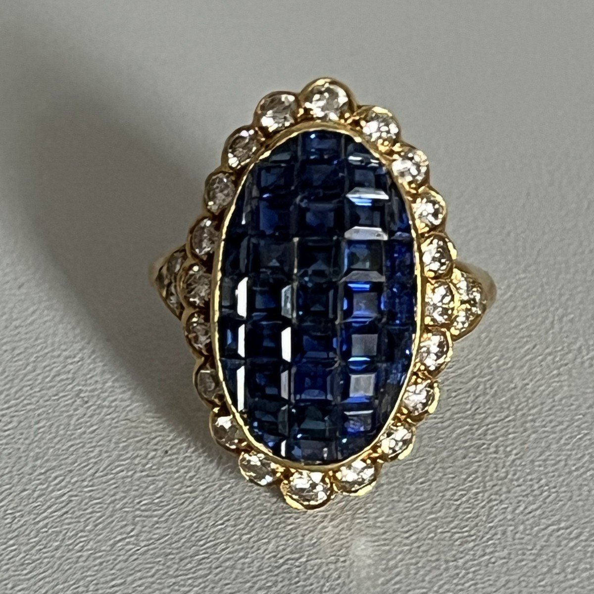 6315- Important Yellow Gold Ring Sapphires Diamonds