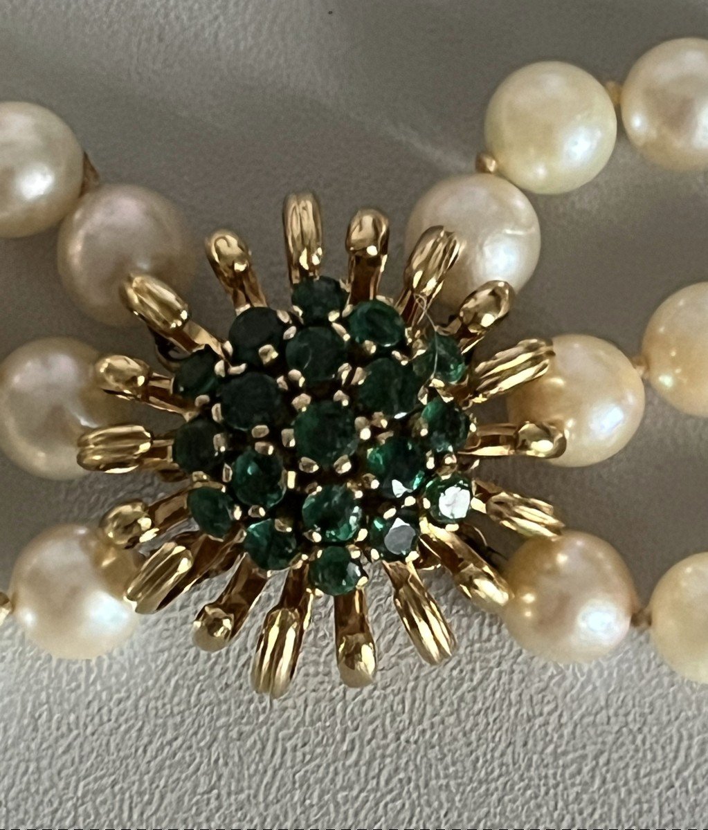5239- Collier Perles Akoya Fermoir Or Jaune Emeraudes