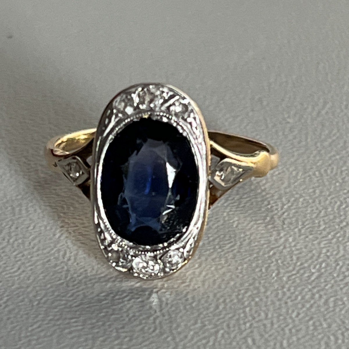 6207- Antique Yellow Gold Sapphire Diamond Ring