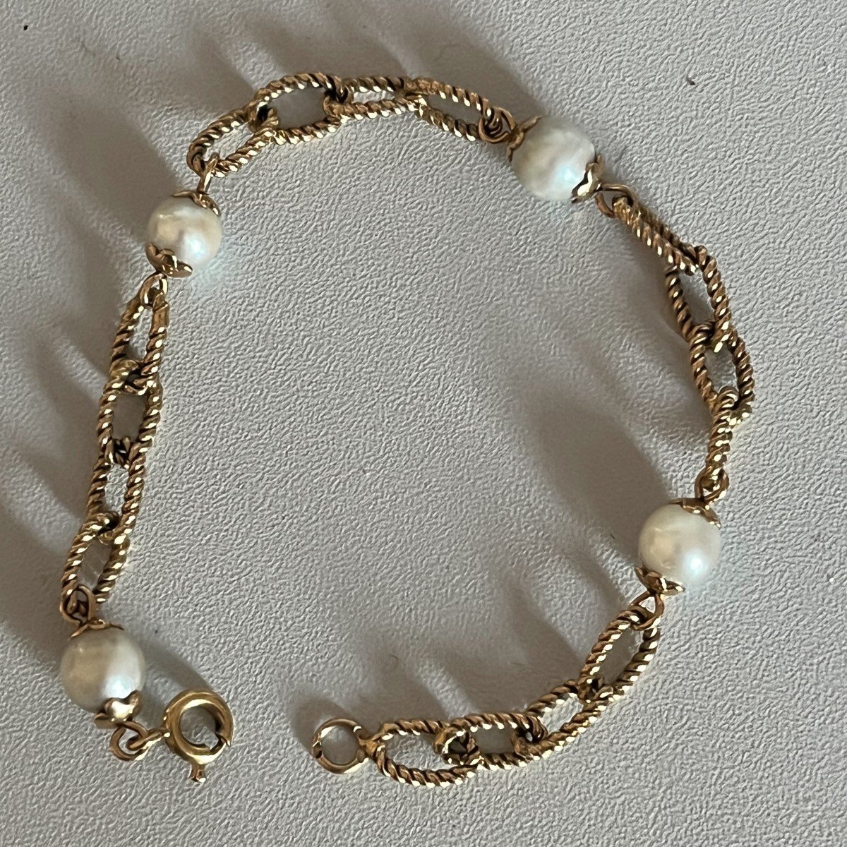 3949- Bracelet Or Jaune Torsadé Perles Akoya