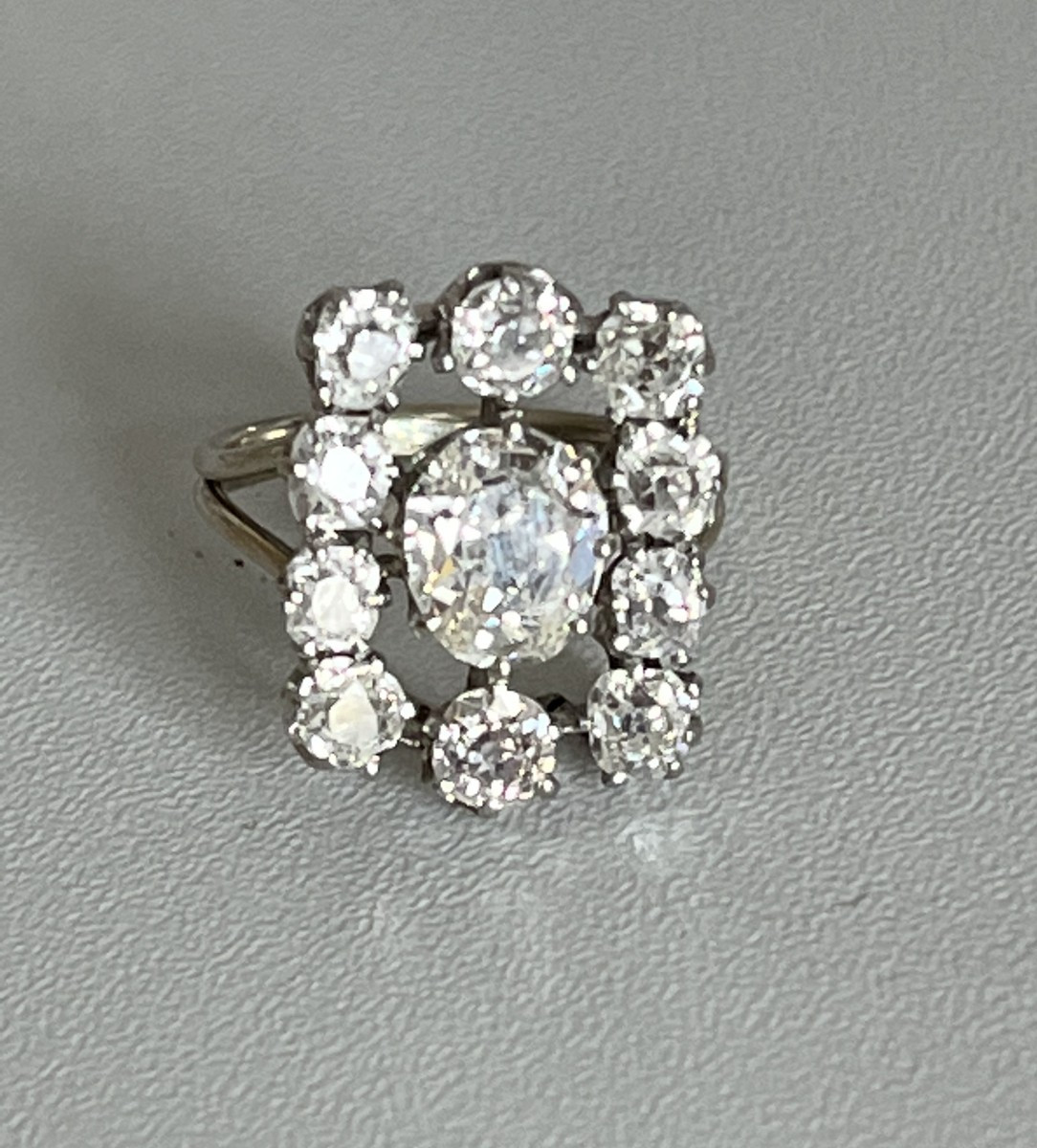 4271- White Gold Thread Ring With Diamonds 3.20 Ct