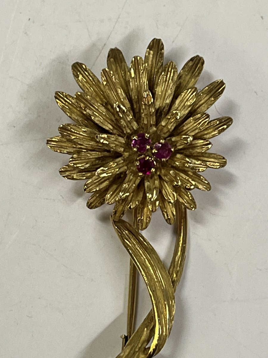 5916- Yellow Gold Ruby Flower Brooch-photo-3