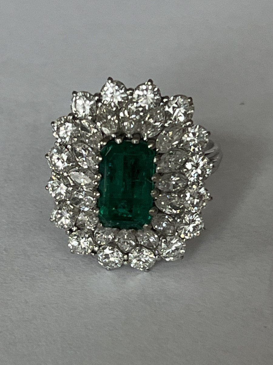 6177- Bague Or Gris Emeraude Colombie Certifiée Diamants