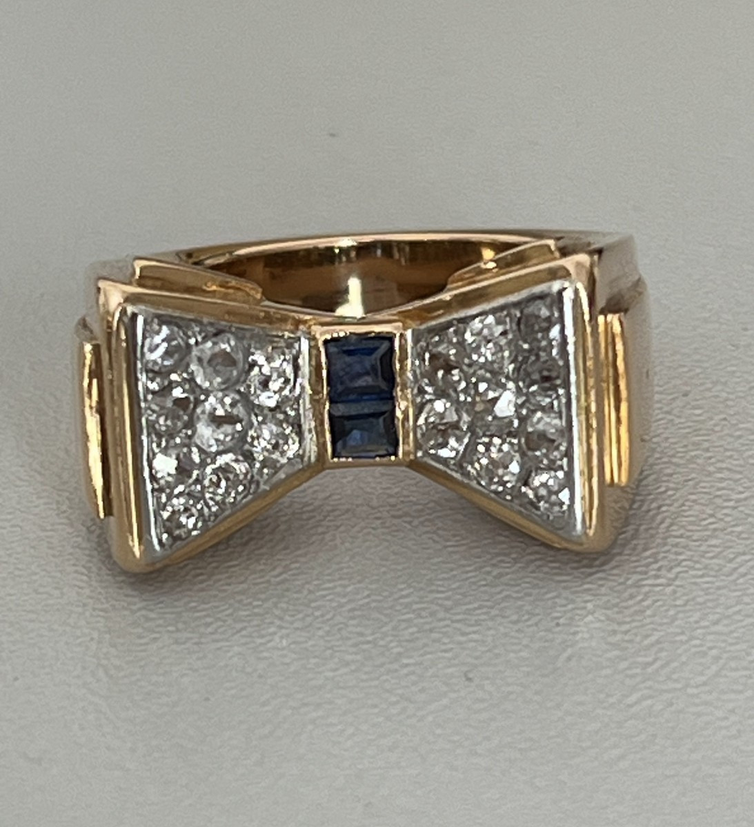 6502- Bague Tank Or Jaune Et Gris Saphirs Calibrés Diamants