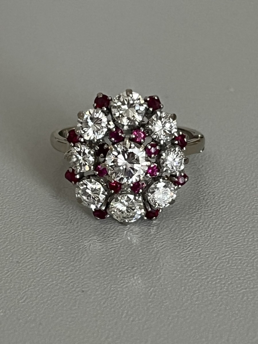 6483- Important Flower Ring Platinum White Gold Ruby Diamonds 2.80 Ct