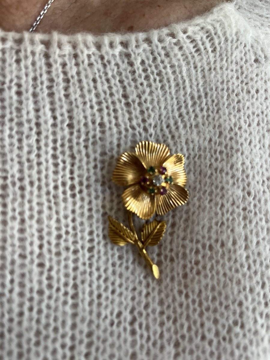 6525- Broche Fleur Or Jaune Diamants Rubis Emeraudes-photo-2
