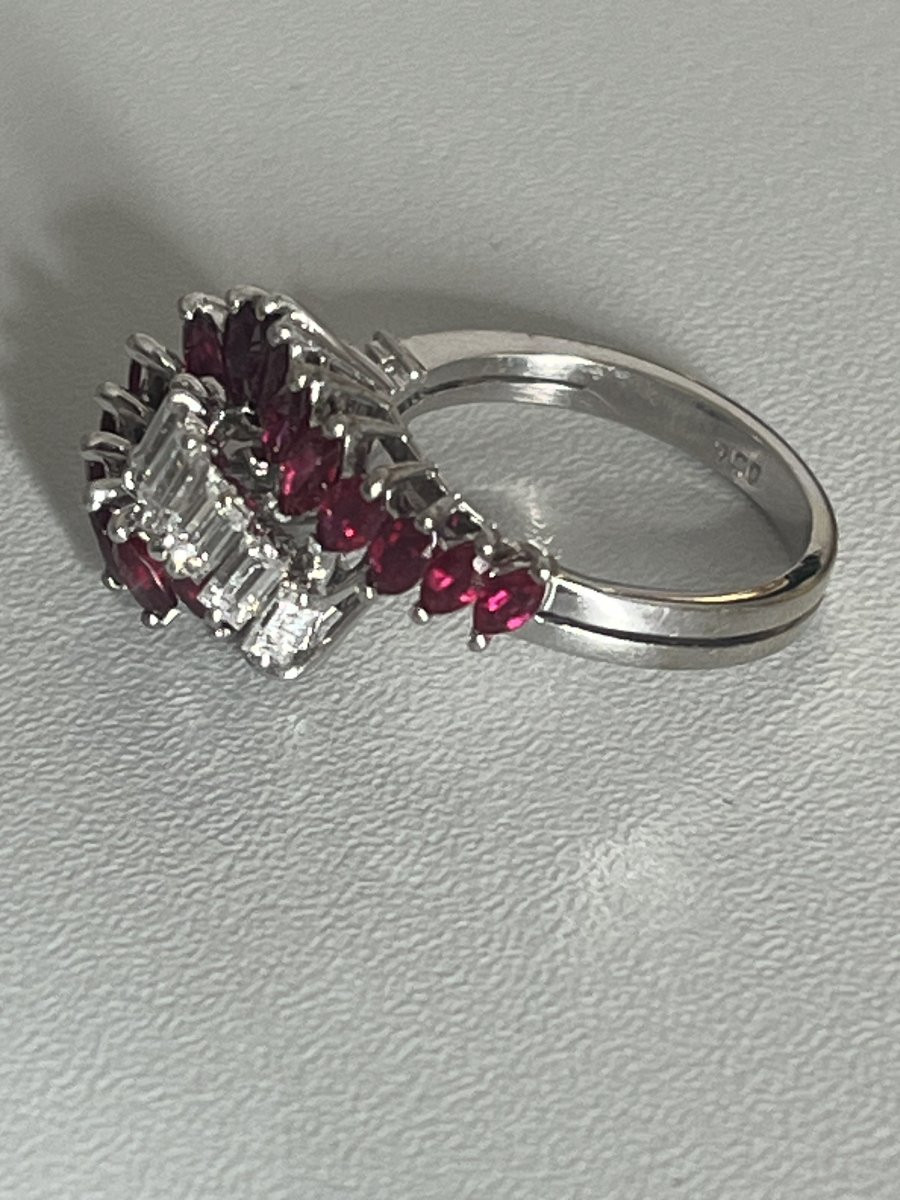 6451- Bague Vintage Mouvementée Or Gris Rubis Diamants-photo-3