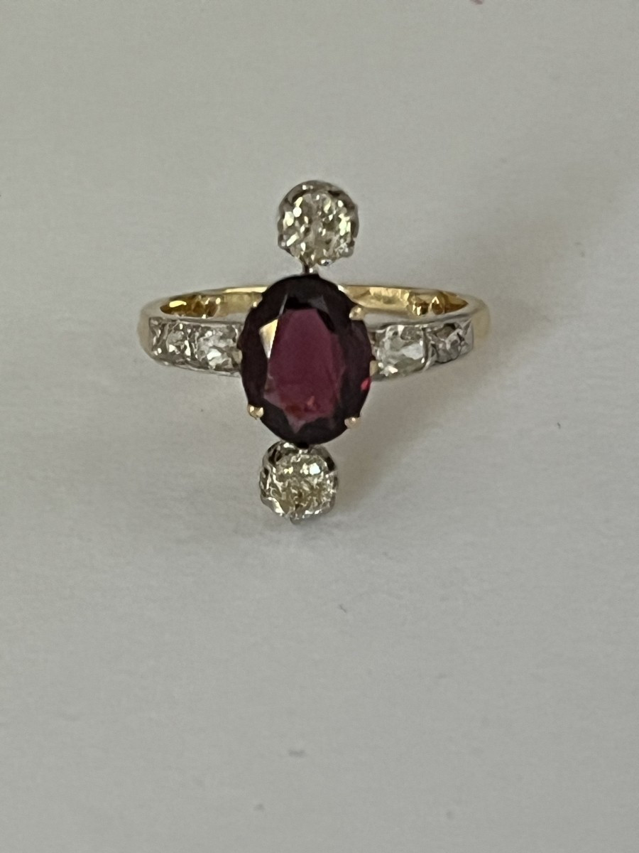 6624- Antique Yellow Gold Garnet Diamond Ring