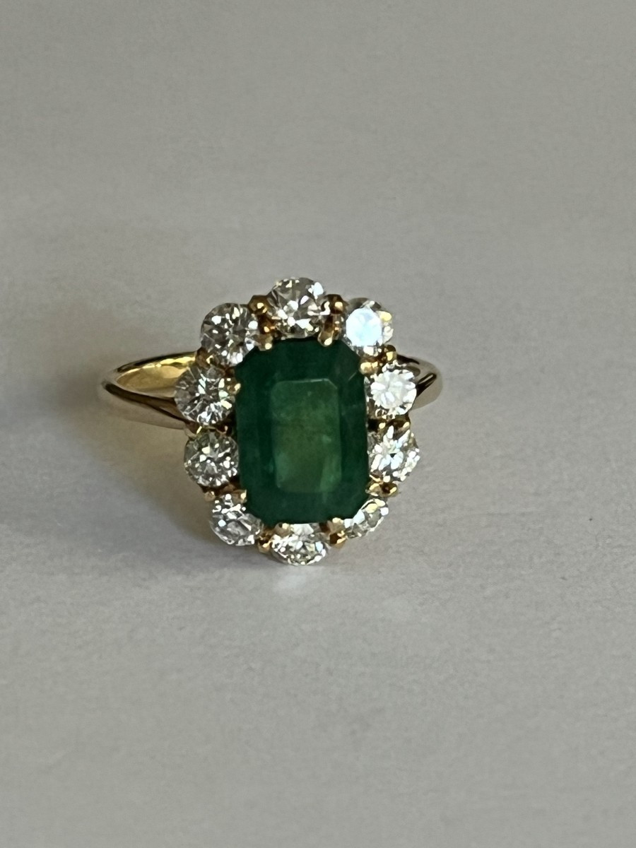 5786- Pompadour Ring Yellow Gold Emerald 2.15 Ct Diamonds