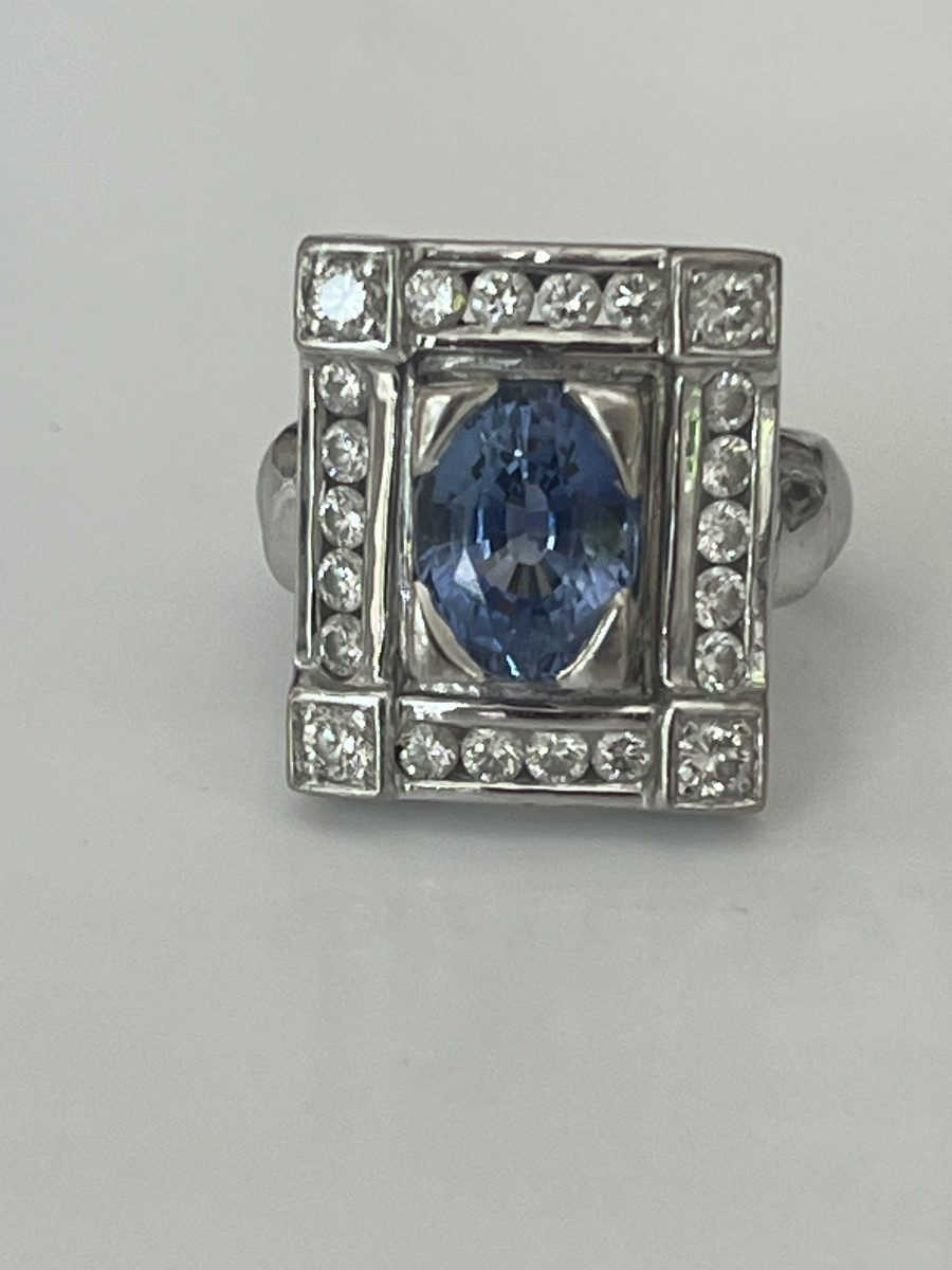 6824- Bague Moderniste Or Gris Saphir Diamants