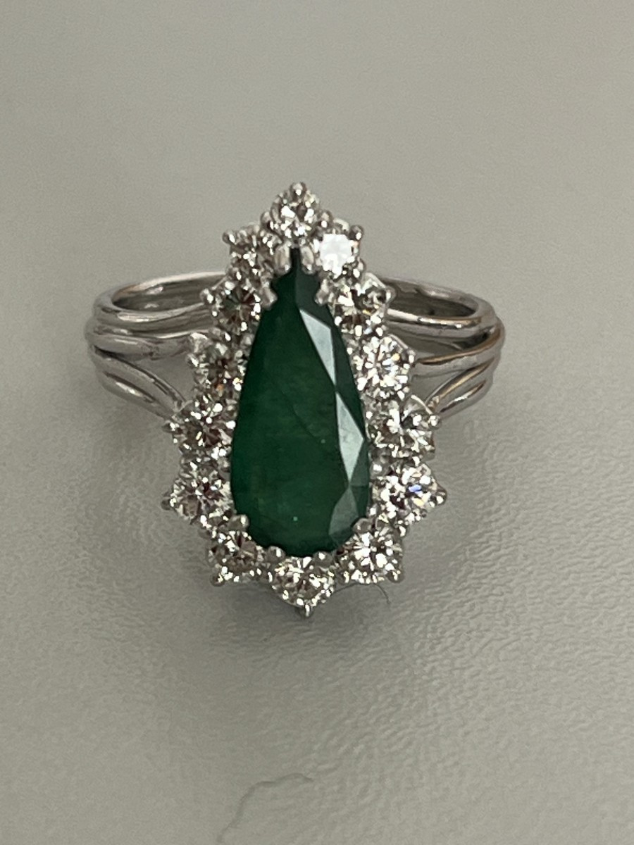 6769- Bague Or Gris Emeraude Diamants