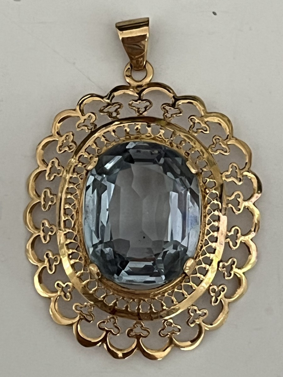 6815- Yellow Gold Blue Topaz Pendant
