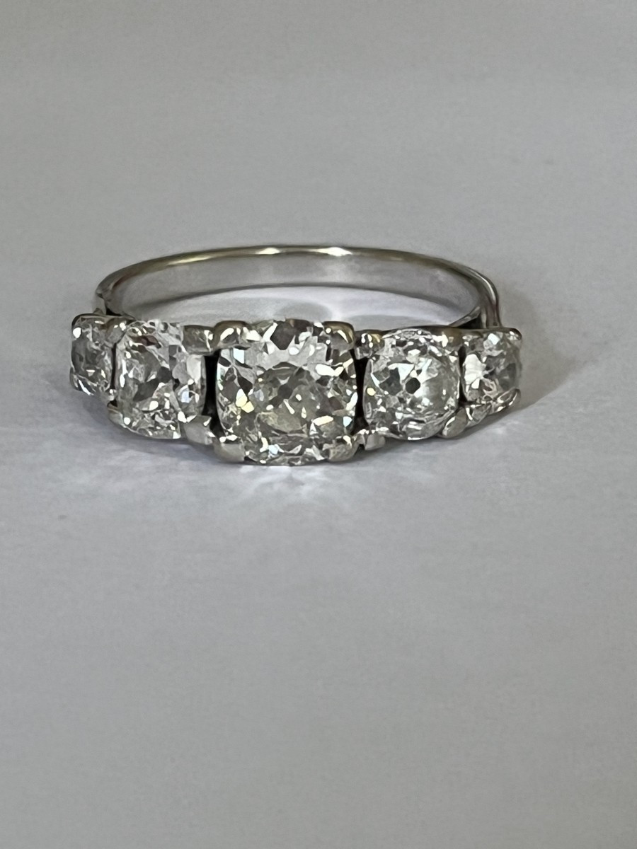 6671- White Gold Garter Ring With Diamonds (1.00 Ct In The Center)