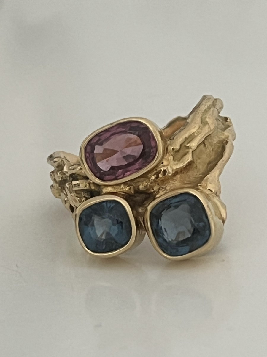 6972- Bague de Créateur Or Jaune Topazes Années 1970