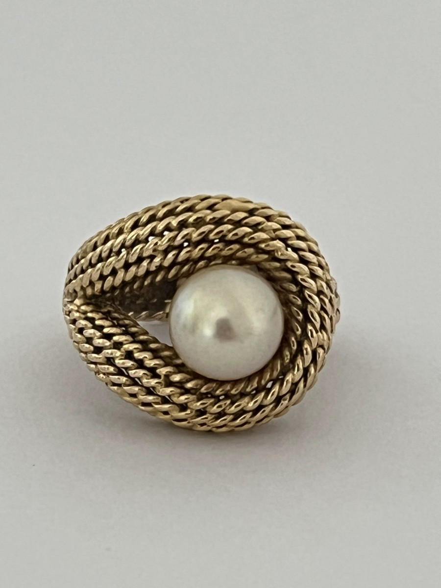 7003- Yellow Gold Thread Ring With Akoya Pearl