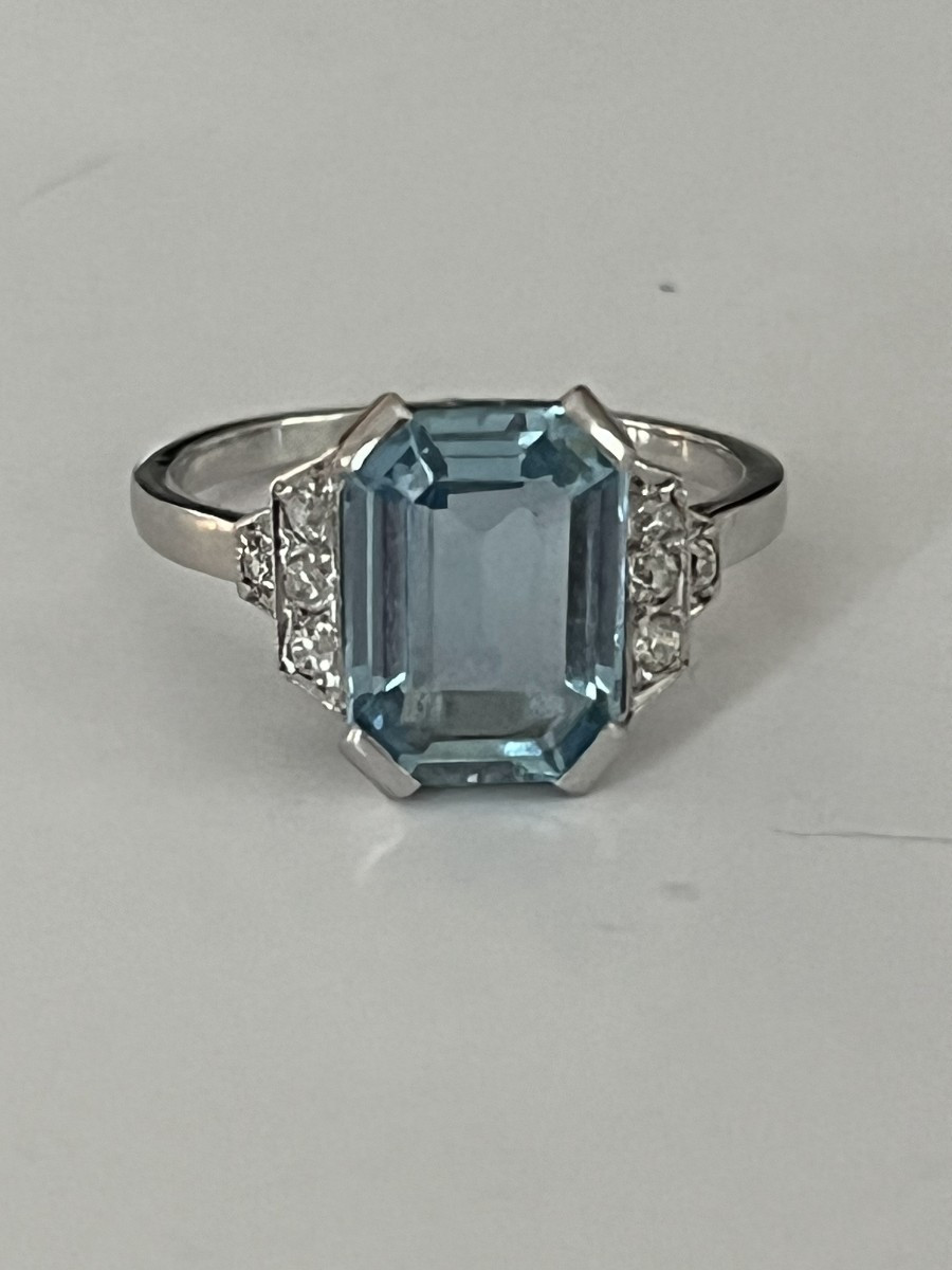 6802- Platinum Aquamarine Ring 4.00 Ct Diamonds