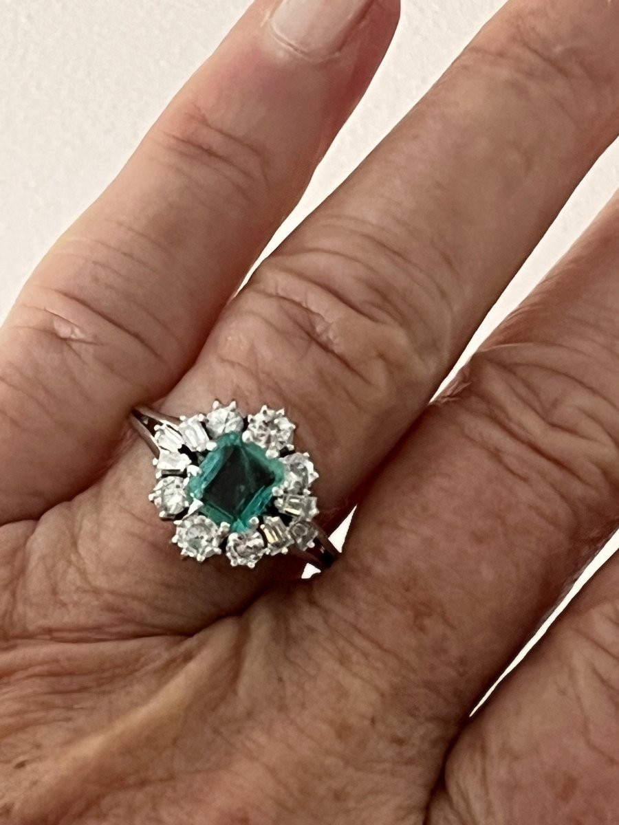 7043- Bague Or Gris Emeraude Diamants 1,20 ct-photo-2